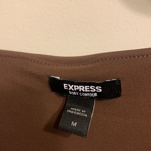 Express body contour top - Picture 2 of 5